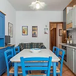 San Lorenzo Roomy Apartment