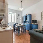 San Lorenzo Roomy Apartment