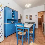 San Lorenzo Roomy Apartment